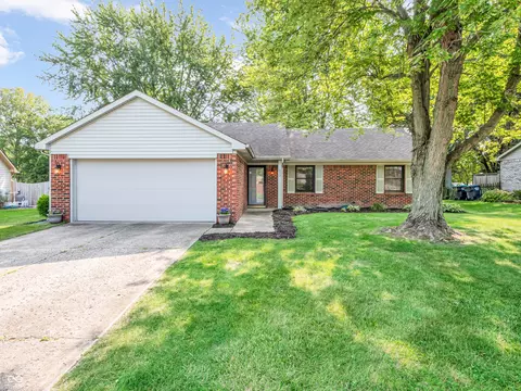 833 Ironwood Trl, Greenwood, IN 46143