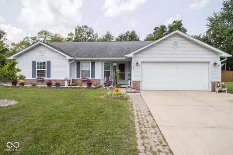 5123 Pine Hill Dr, Noblesville, IN 46062