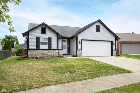 8879 Summer Walk Dr W, Indianapolis, IN 46227