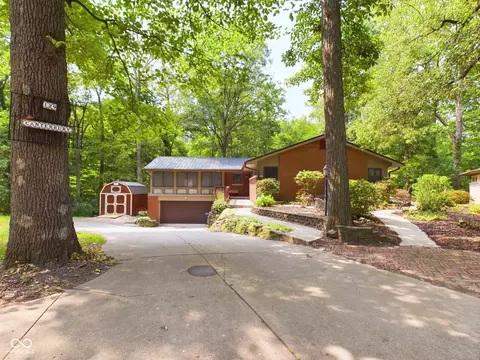 129 Canterbury Ct, Anderson, IN 46012