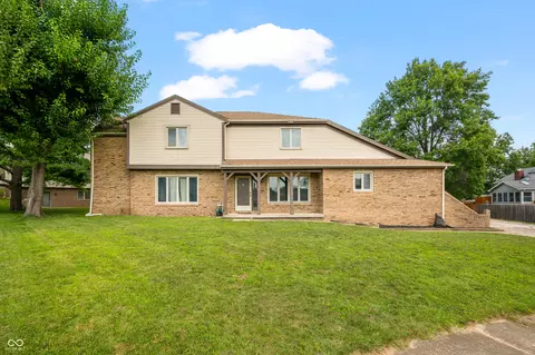 4536 Fox Pointe Ct, Columbus, IN 47203