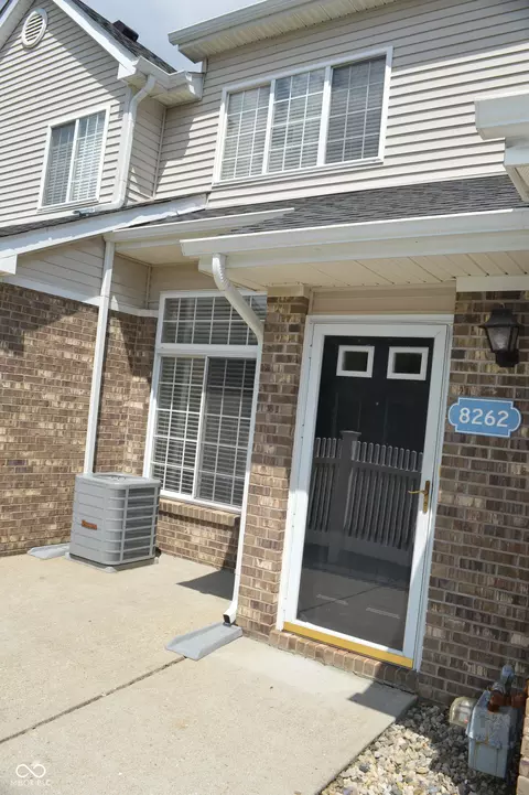 8262 Enclave Blvd, Fishers, IN 46038