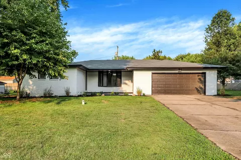 2428 Lake Dr, Anderson, IN 46012