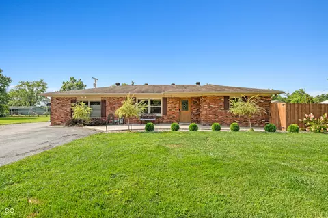 4477 W Glenwood Dr, Edinburgh, IN 46124