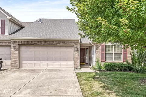 2838 Cadogan Dr, Greenwood, IN 46143