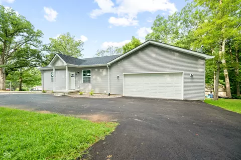 221 Eagle Dr, Princes Lakes, IN 46164