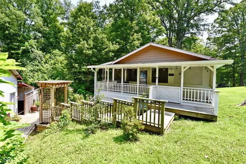 943 W Lakeview Dr, Nineveh, IN 46164