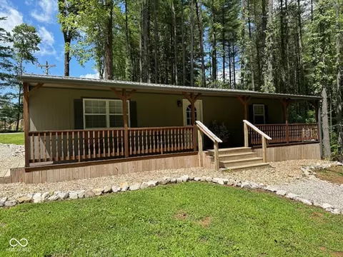 1204 N Lawrence Hollow Dr, Bloomfield, IN 47424