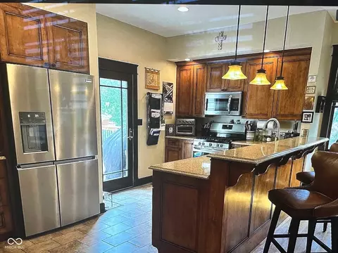 212 Hobbs St, Plainfield, IN 46168 photo 3