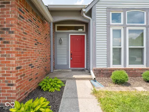 8484 Inland Dr, Avon, IN 46123