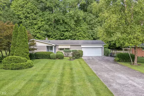 6329 Wood Knoll Ln, Indianapolis, IN 46260