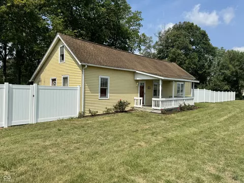 9692 S Jonesville Rd, Columbus, IN 47201