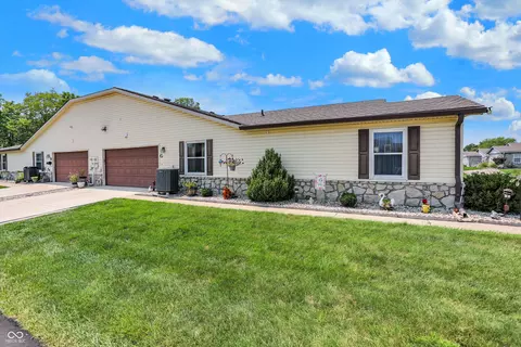 1057 Paradise Ct #G, Greenwood, IN 46143