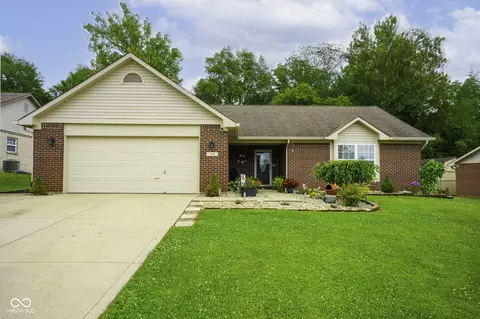 1106 Enchanted View Dr, Mooresville, IN 46158