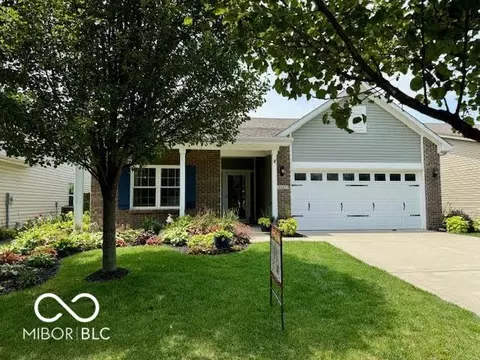 2462 Cedarmill Dr, Franklin, IN 46131