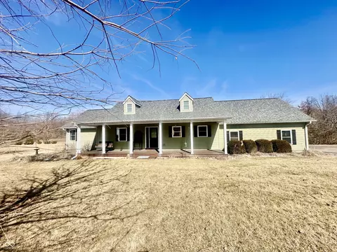 202 Janeway Dr, Veedersburg, IN 47987