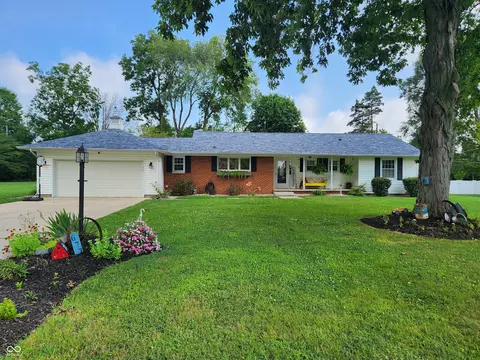 677 Brent Woods Dr, Shelbyville, IN 46176