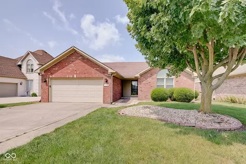 1150 Kay Dr, Greenwood, IN 46142