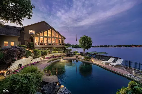 7346 Oakbay Dr, Noblesville, IN 46062
