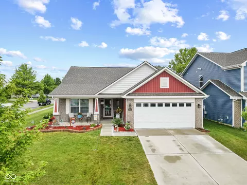902 Cass Dr, Franklin, IN 46131