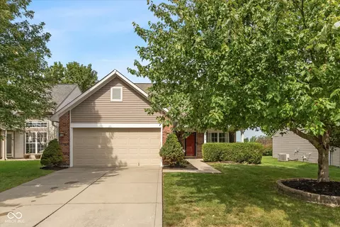 2170 Longleaf Dr, Greenwood, IN 46143