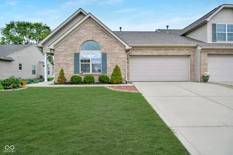 1472 Hamilton Dr, Greenwood, IN 46143