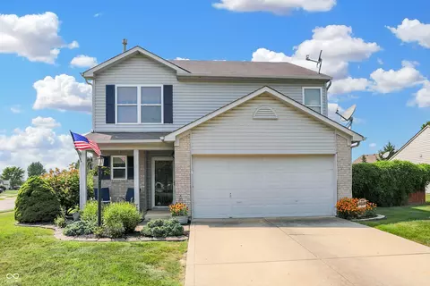402 Woodstream Dr, Greenfield, IN 46140