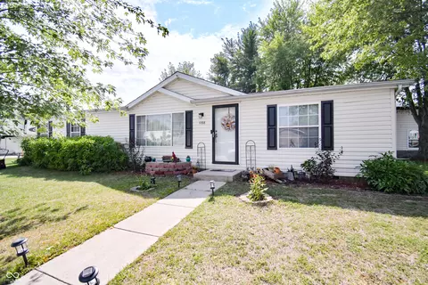 1068 Mockingbird Ln, Seymour, IN 47274