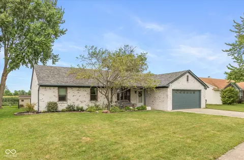 172 Country Aire Ln, Greenwood, IN 46143
