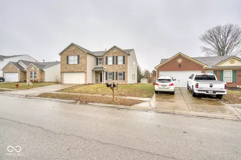 2225 Shadowbrook Dr, Plainfield, IN 46168 photo 2