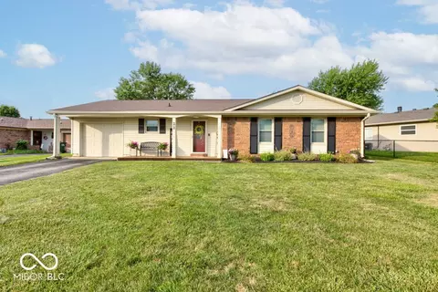 22 Whisper Wood Cir, Greenfield, IN 46140