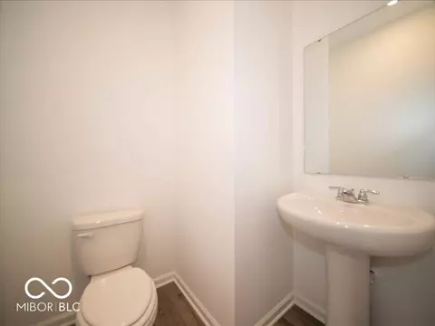 Bath - 2268 Pinehurst Dr, Plainfield, IN 46168 photo 2 of 4