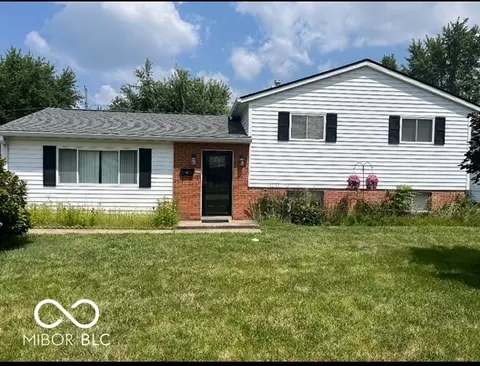 31 Crestview Dr, Greenwood, IN 46143