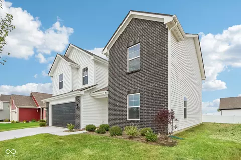 1654 N Regatta Dr, Greenfield, IN 46140