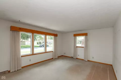 Living - 533 E Freeman Ave, Seymour, IN 47274 photo 2 of 5