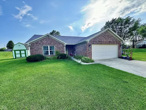 16 Cherrywood Ct, Greencastle, IN 46135