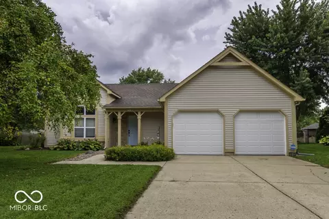 8904 Sunburst Ct, Indianapolis, IN 46227