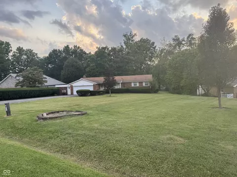 1556 S Mount Nebo Rd, Martinsville, IN 46151