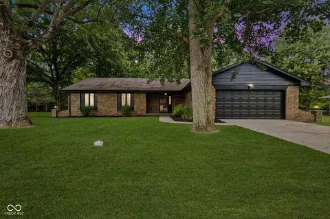 712 Leisure Ln, Greenwood, IN 46142