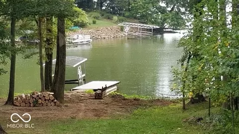 12645 S Pointe Dr, Loogootee, IN 47553