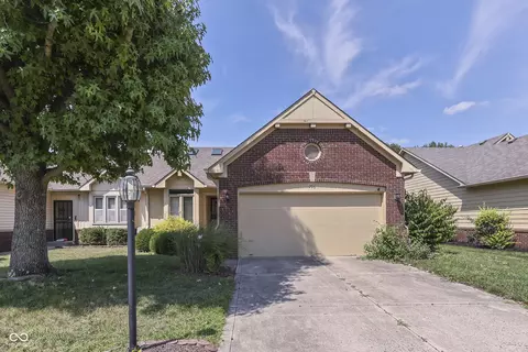 796 Ivy Ln, Greenwood, IN 46143
