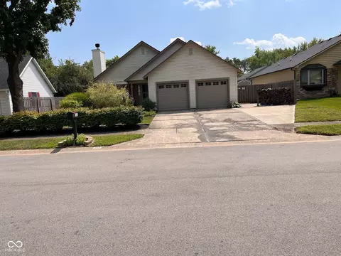 825 Westridge N Dr, Noblesville, IN 46062