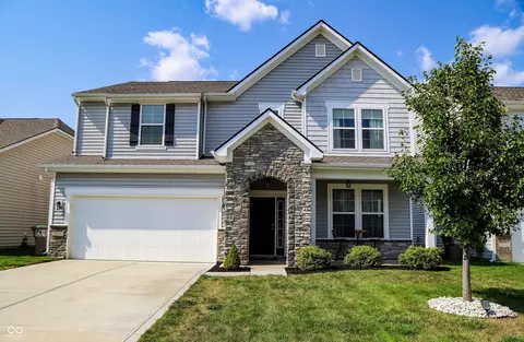 2376 Creek Bank Dr, Columbus, IN 47201