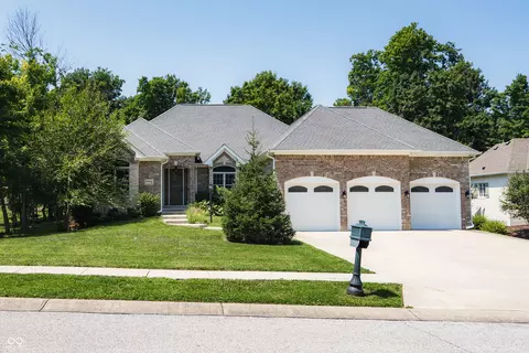 3292 Streamside Dr, Greenwood, IN 46143