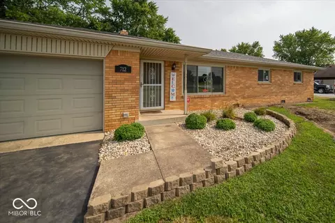 712 Old Worthsville Rd, Greenwood, IN 46143