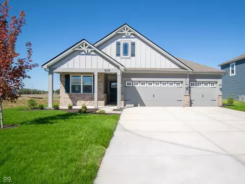 5858 Handbell Ln, Greenwood, IN 46143