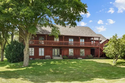 10400 Edgewater Rd, Albany, IN 47320