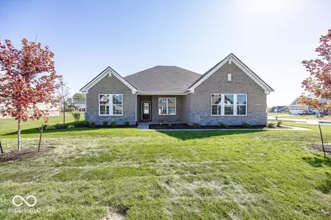 9227 Brookview Ave, Mccordsville, IN 46055
