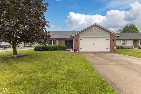 9745 Claymore Dr, Fishers, IN 46038