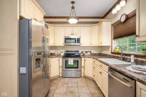 Kitchen - 7721 S 300 W, Pendleton, IN 46064 photo 2 of 3